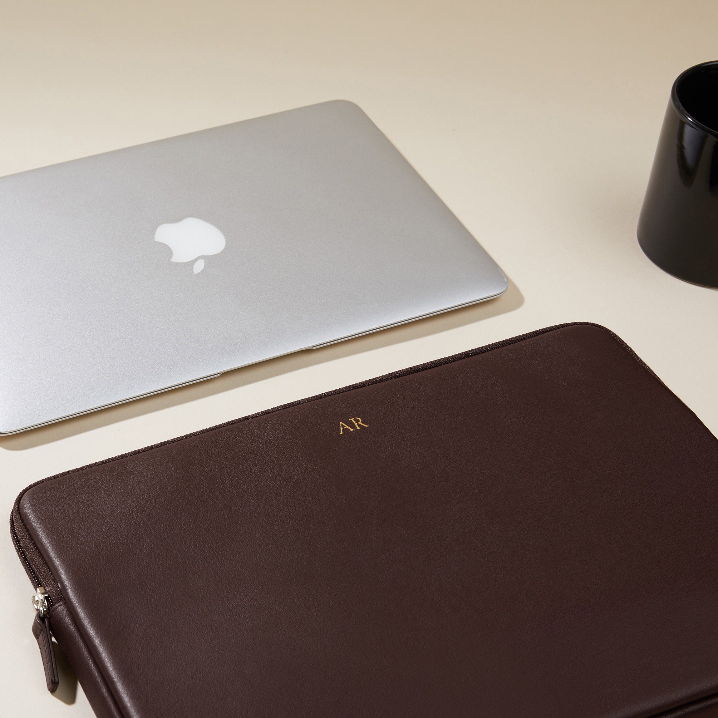 MacBook Pro (13inch) Leather ブラウン Amazon.com: Apple Leather Sleeve (for 13-inch MacBook Air and