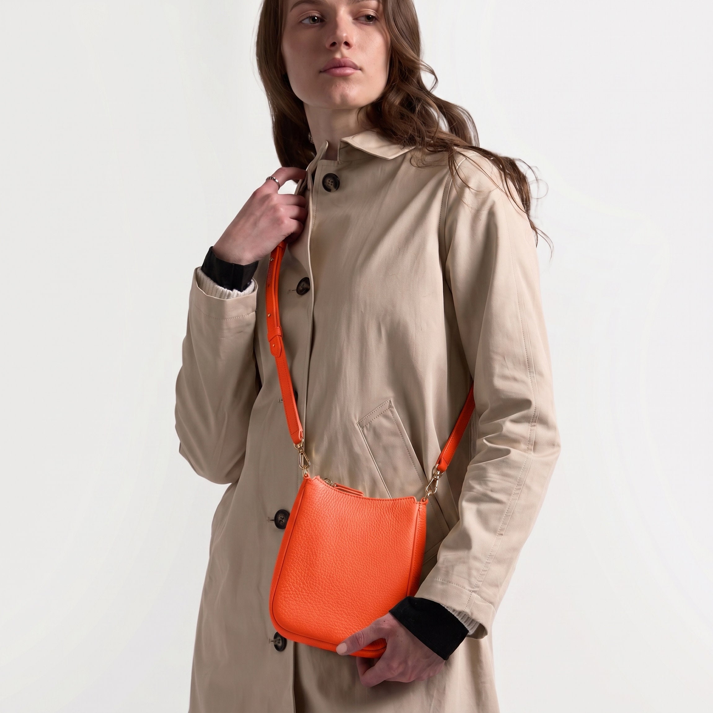 Greta Chain Vertical Sling | Full grain leather, modern hands-free