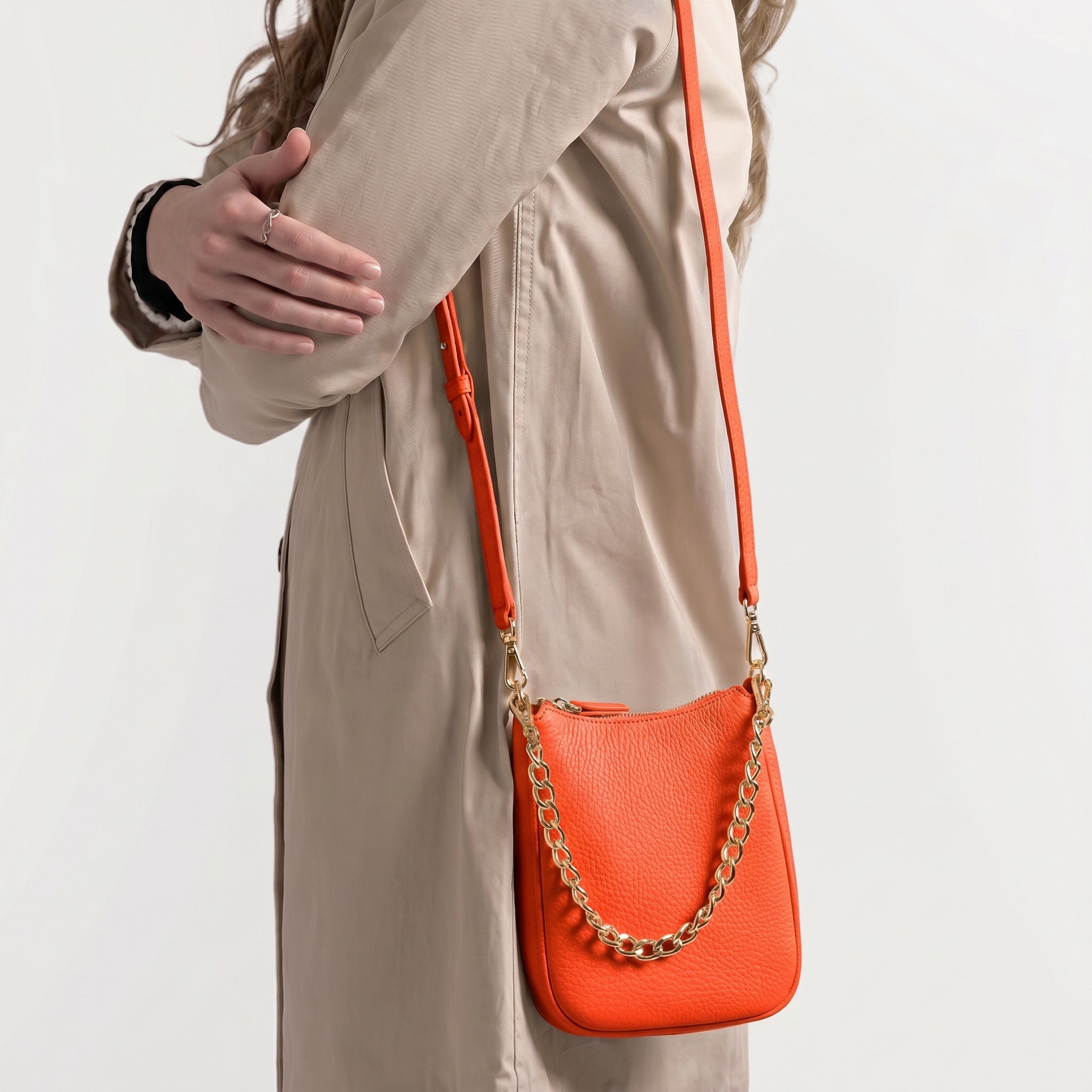 Greta Chain Vertical Sling | Full grain leather, modern hands-free
