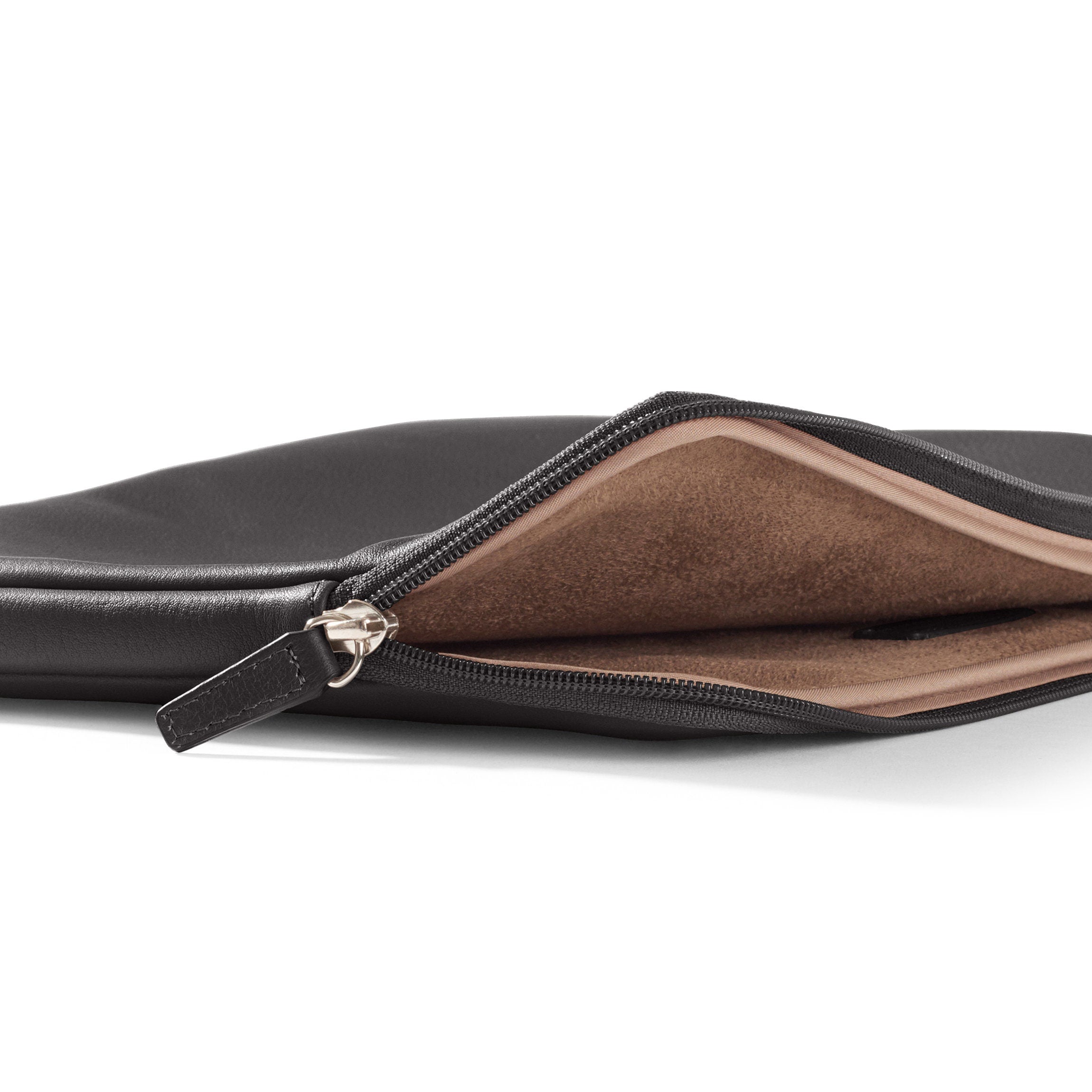 14 Inch MacBook Sleeve | Full grain leather, protective tech