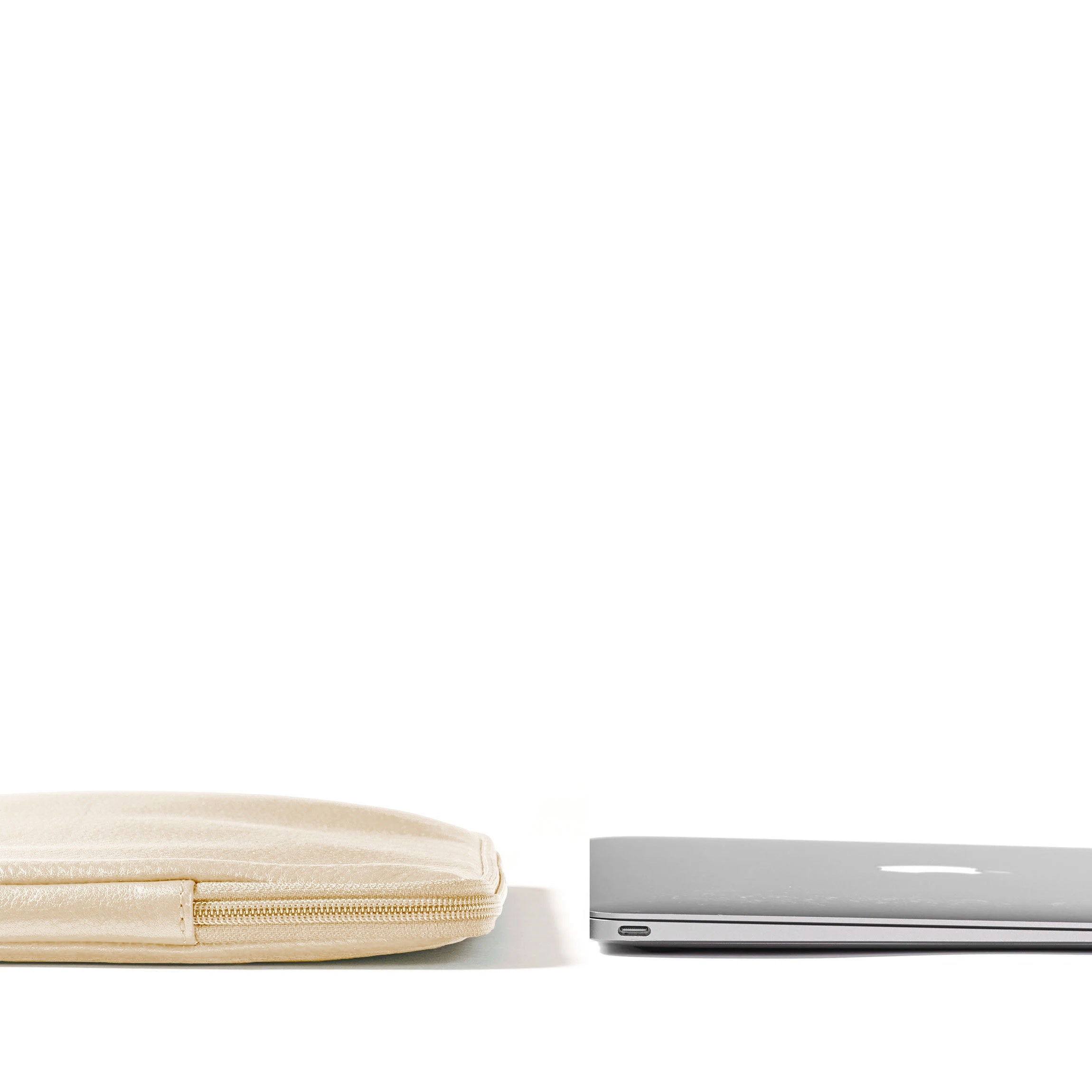 13 Inch MacBook Sleeve | Full Grain Leather, Slim Tech Case