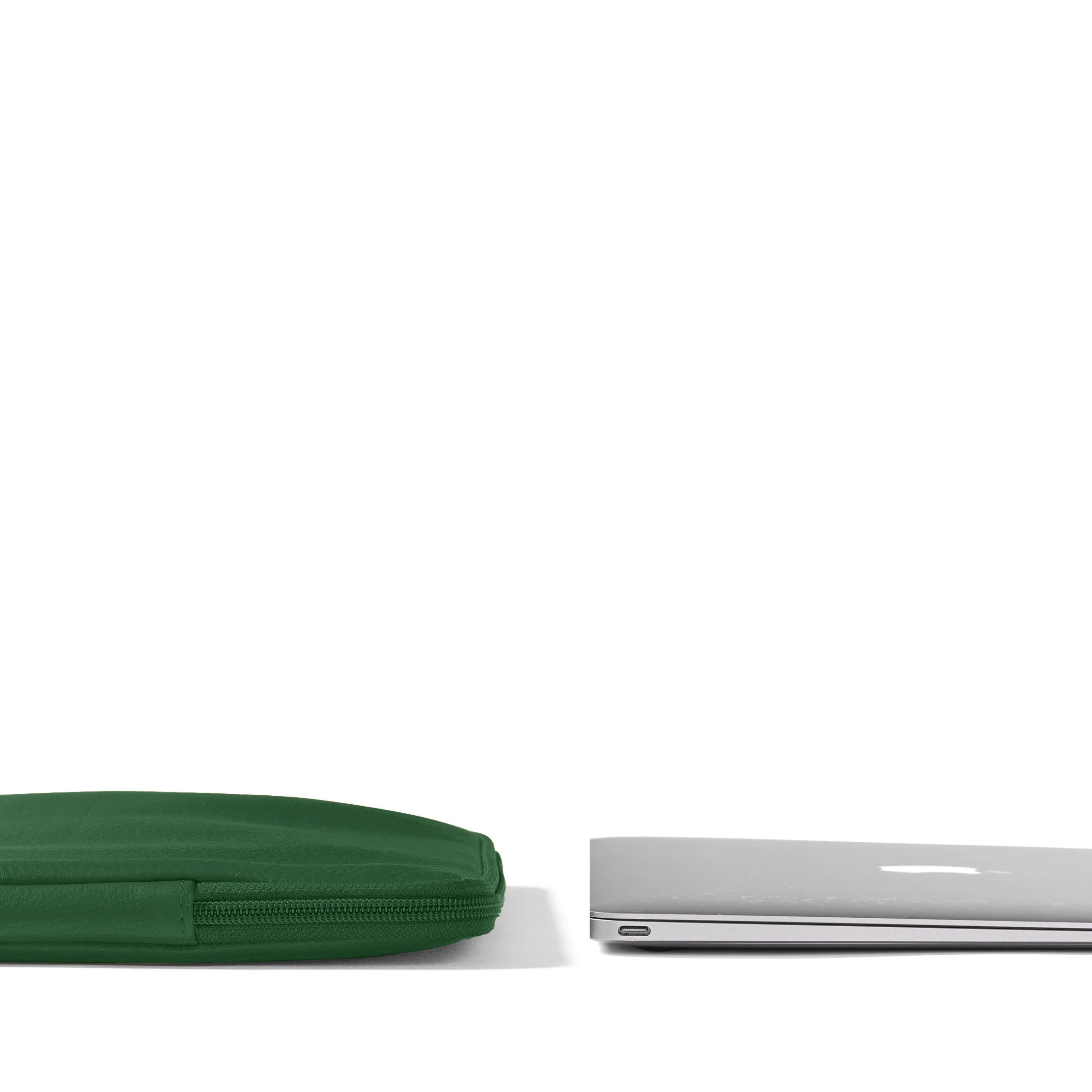 14 Inch MacBook Sleeve | Full grain leather, protective tech