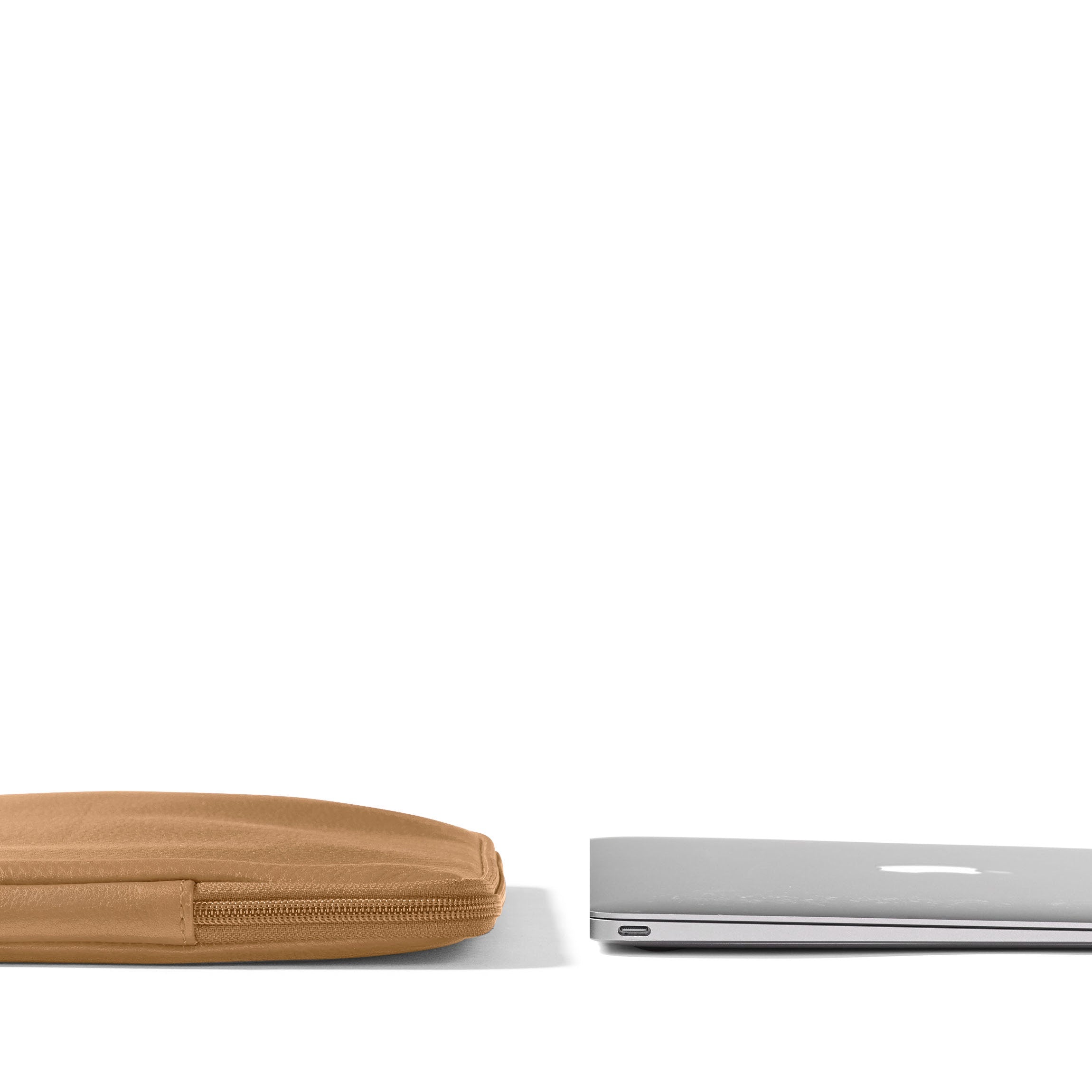 14 Inch MacBook Sleeve | Full grain leather, protective tech