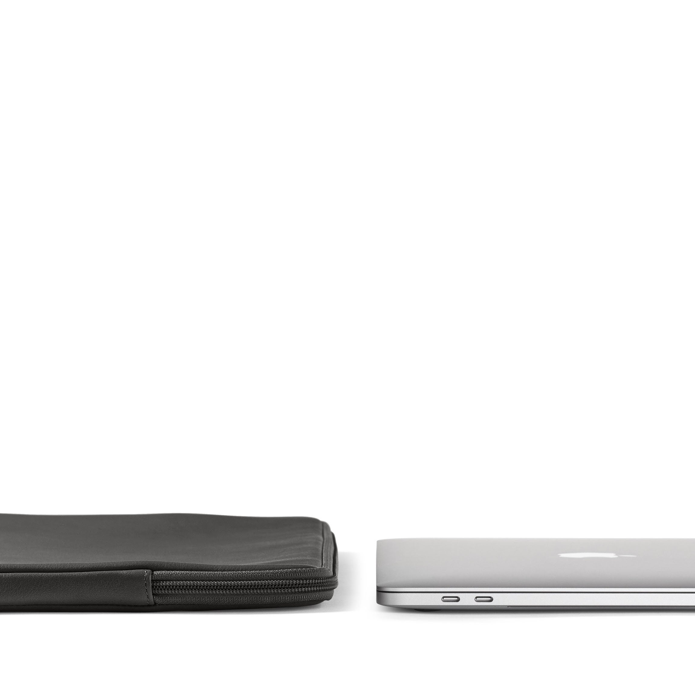 15/16 Inch MacBook Sleeve | Full grain leather, sleek laptop
