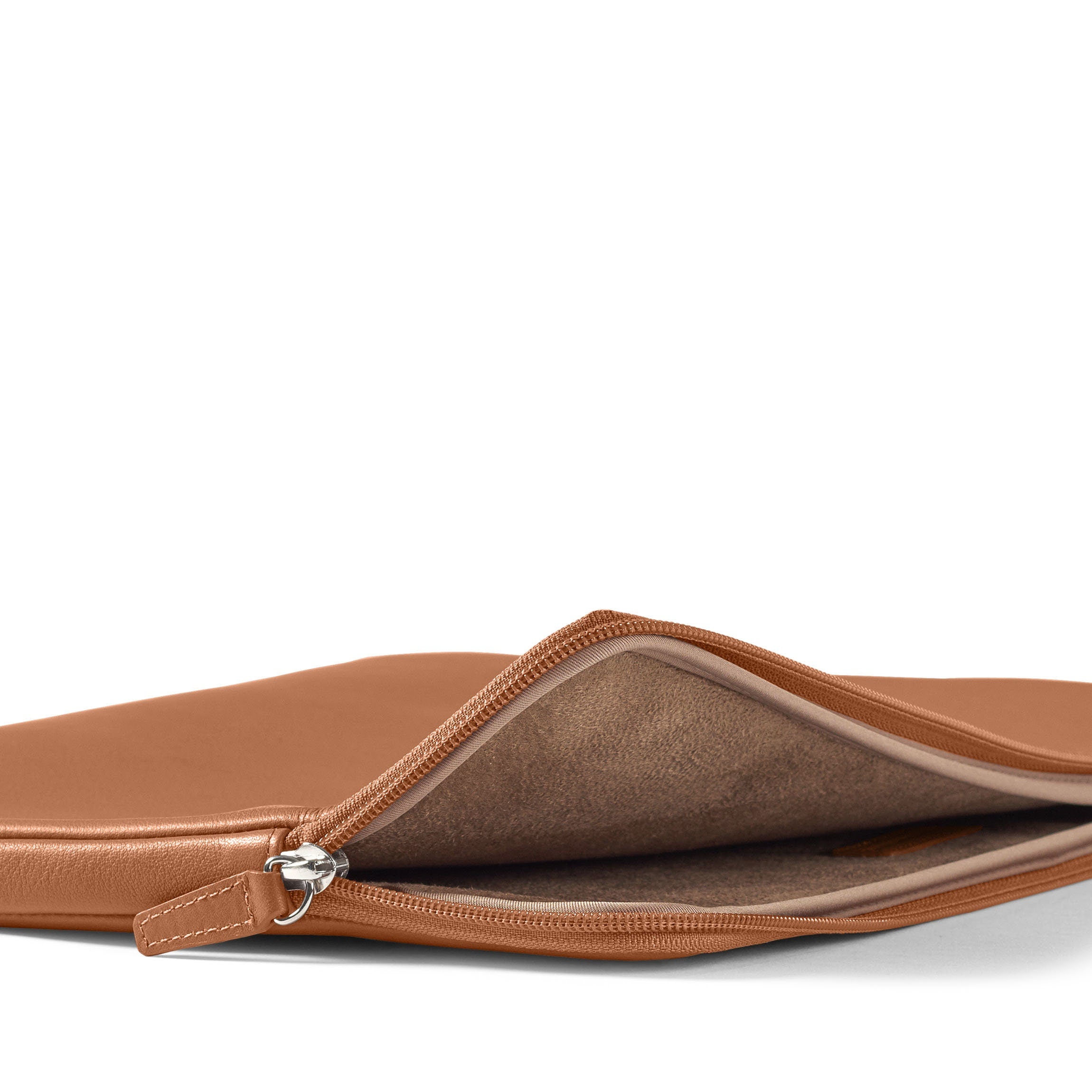 15/16 Inch MacBook Sleeve | Full grain leather, sleek laptop