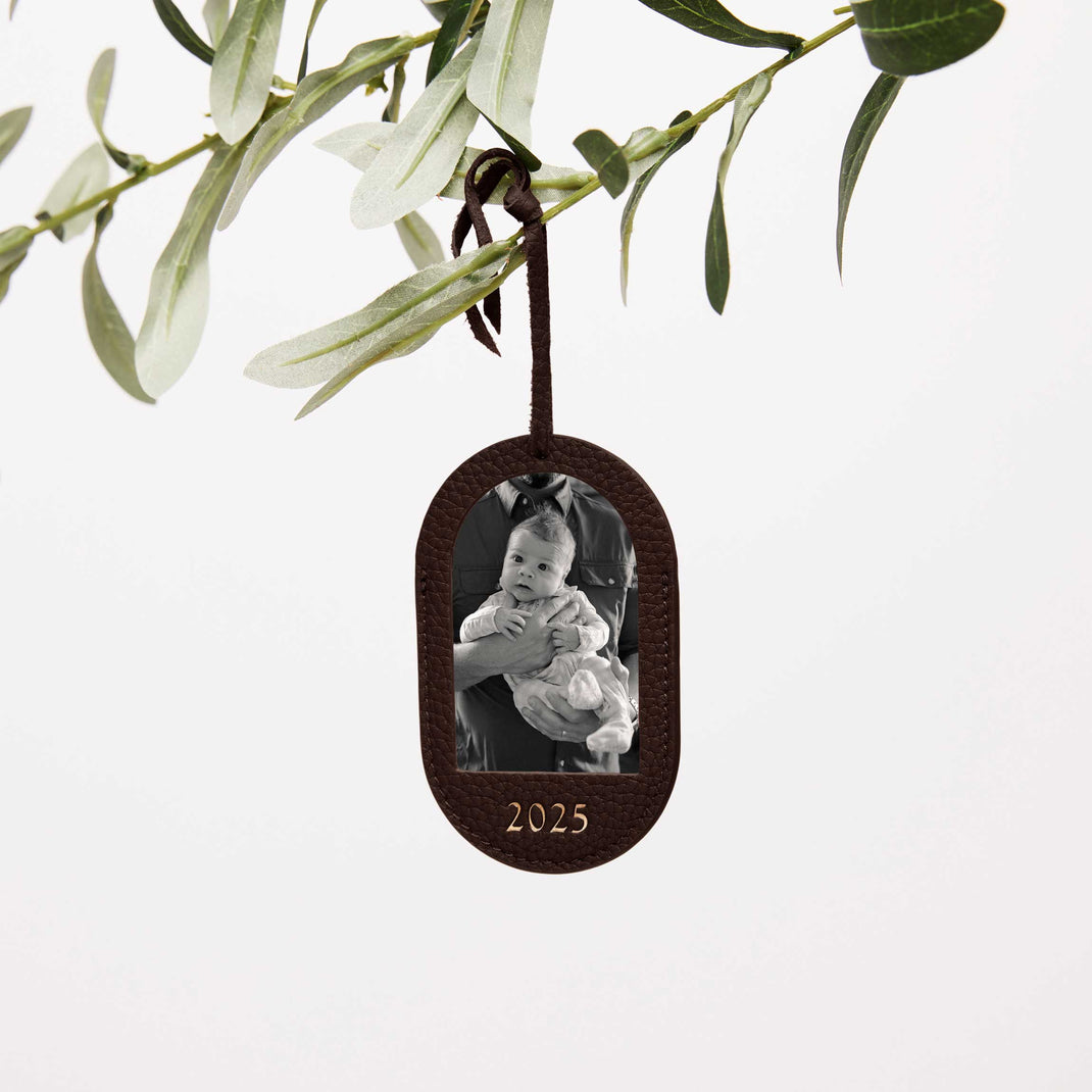 Oval Photo Frame Ornament Umber