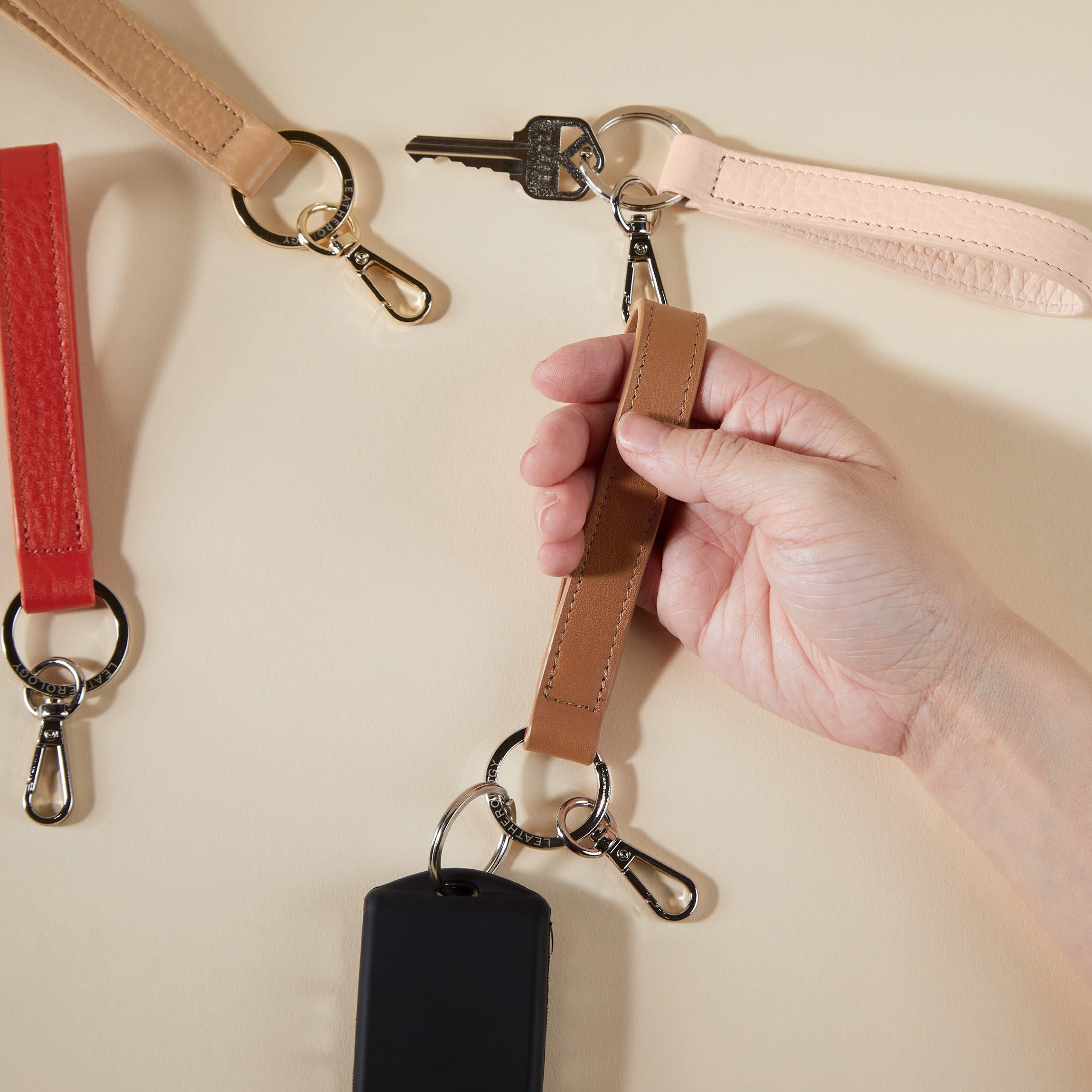 24時間以内発送 超美品 希少 21ss Leather Key Loop Loop Keychain | Full grain leather, functional and stylish