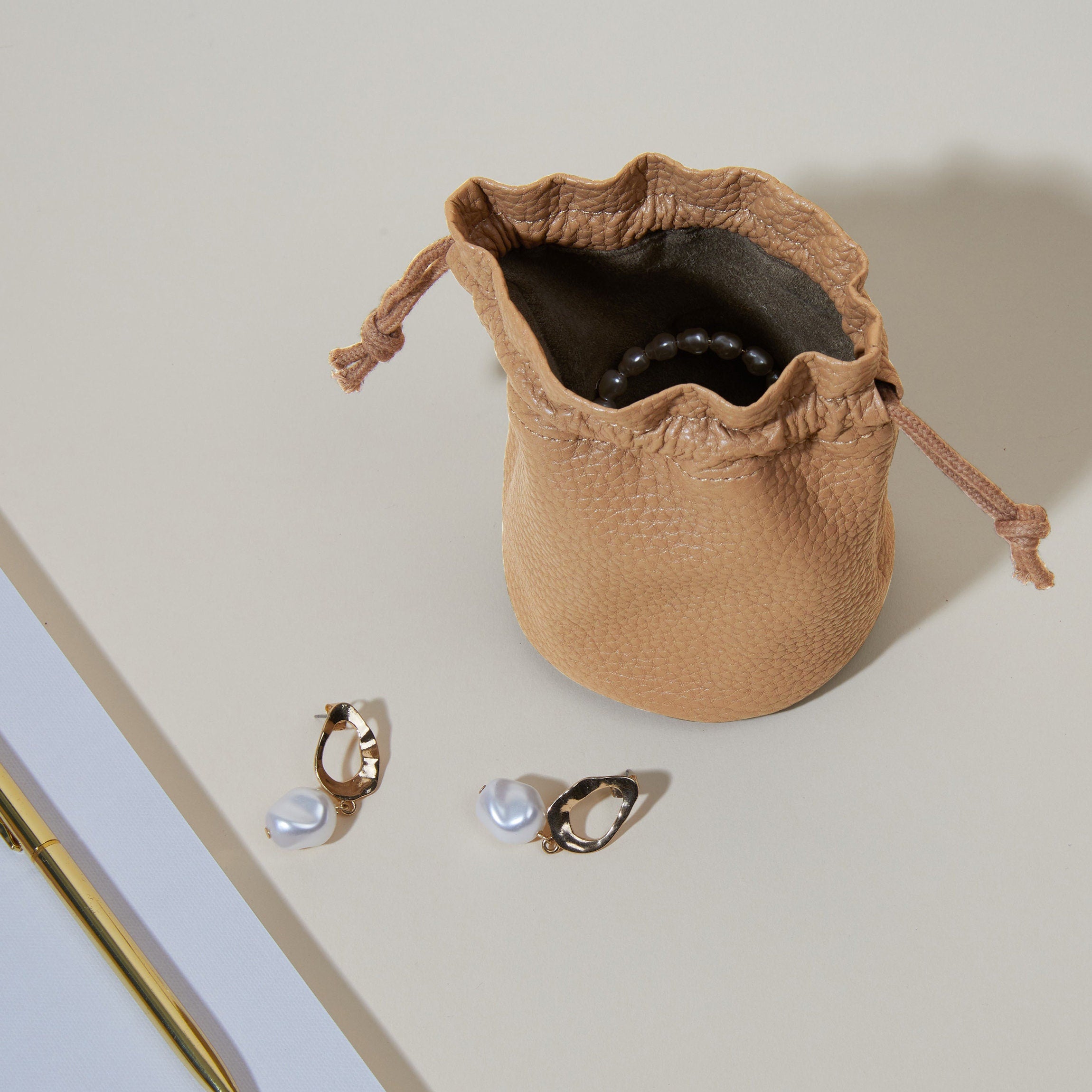 Round Drawstring Pouch | Full grain leather, compact storage