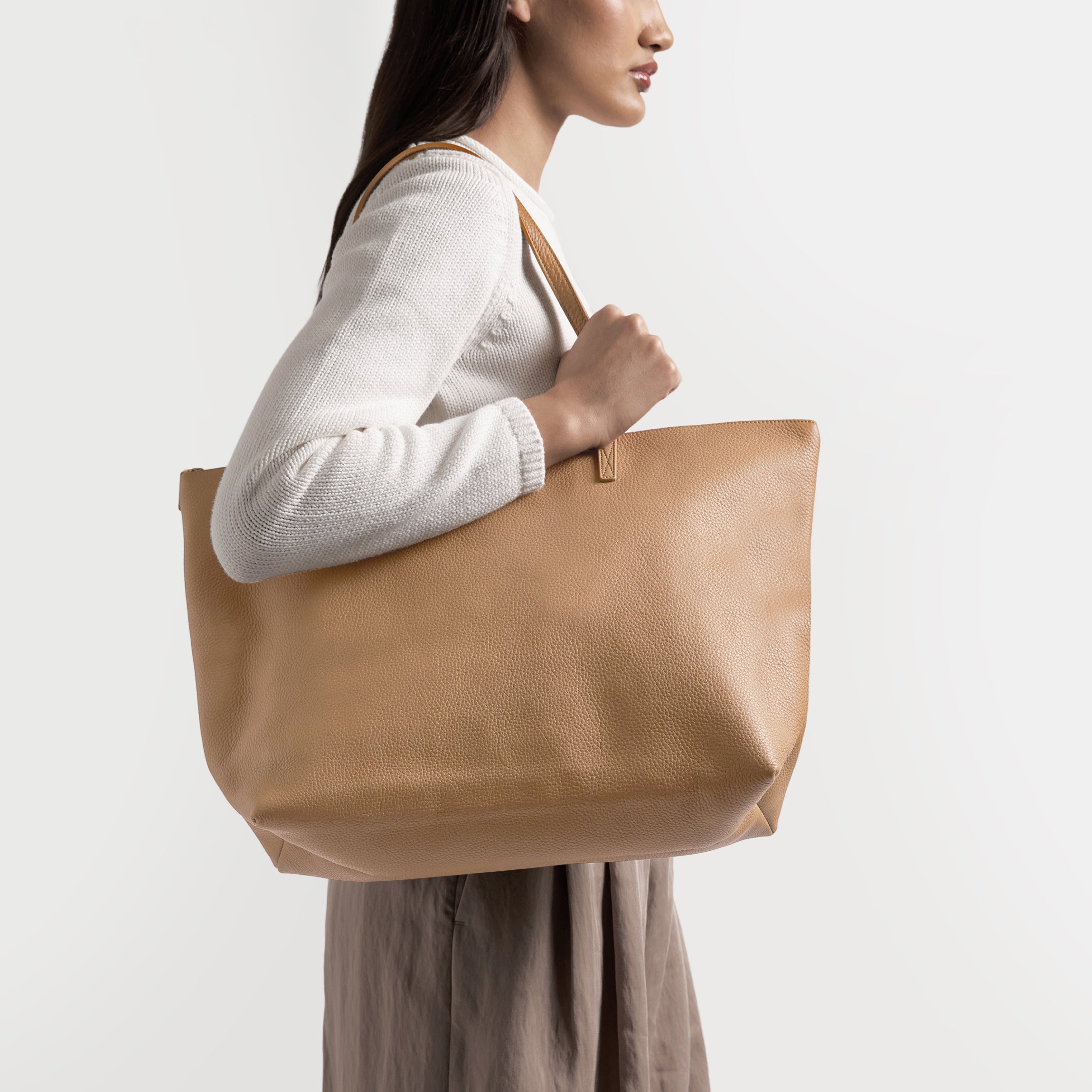 アノネイレザーPREMIUM HIGH-END LEATHER TOTE BAG Aleena Soft Zippered Tote | Full grain leather, versatile everyday
