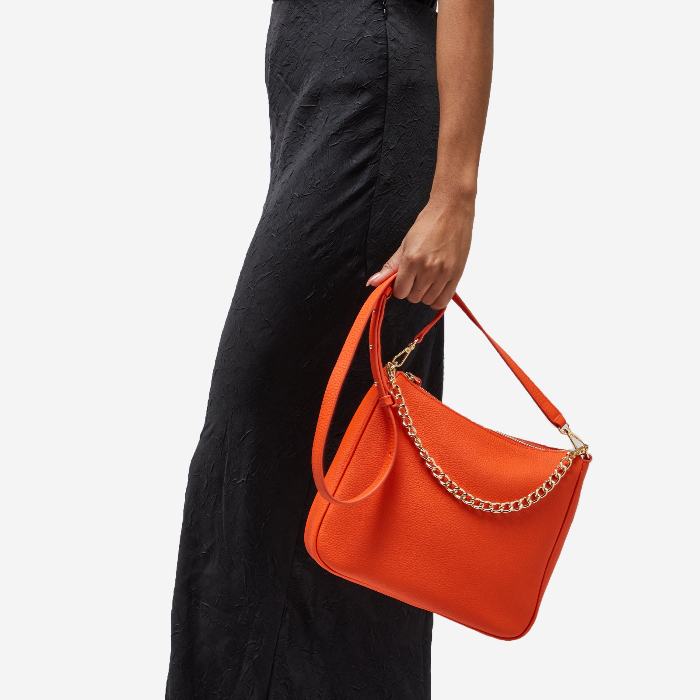 Greta Chain Medium Crossbody | Full grain leather, chic and