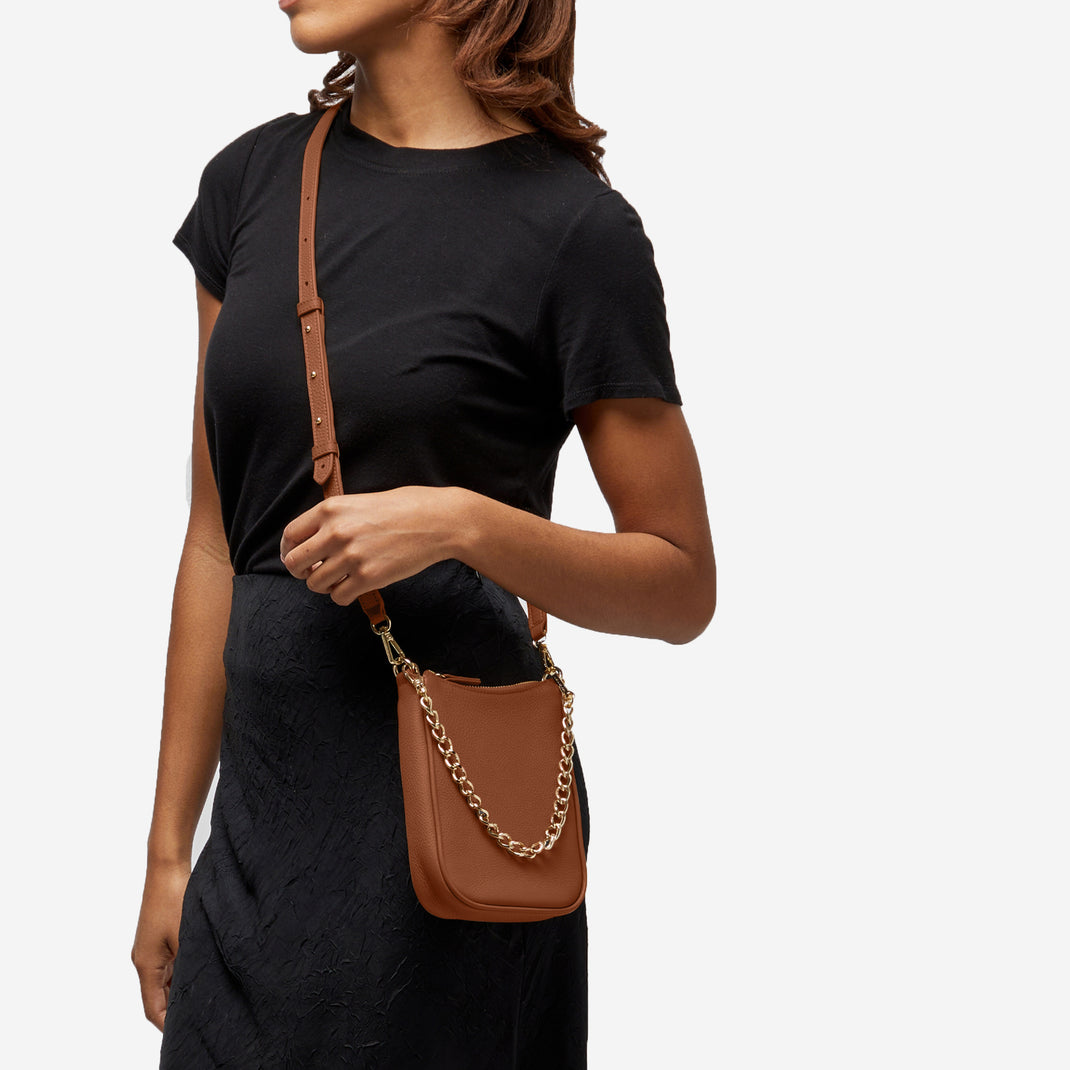 Greta-Chain-Vertical-Sling-082-224-2