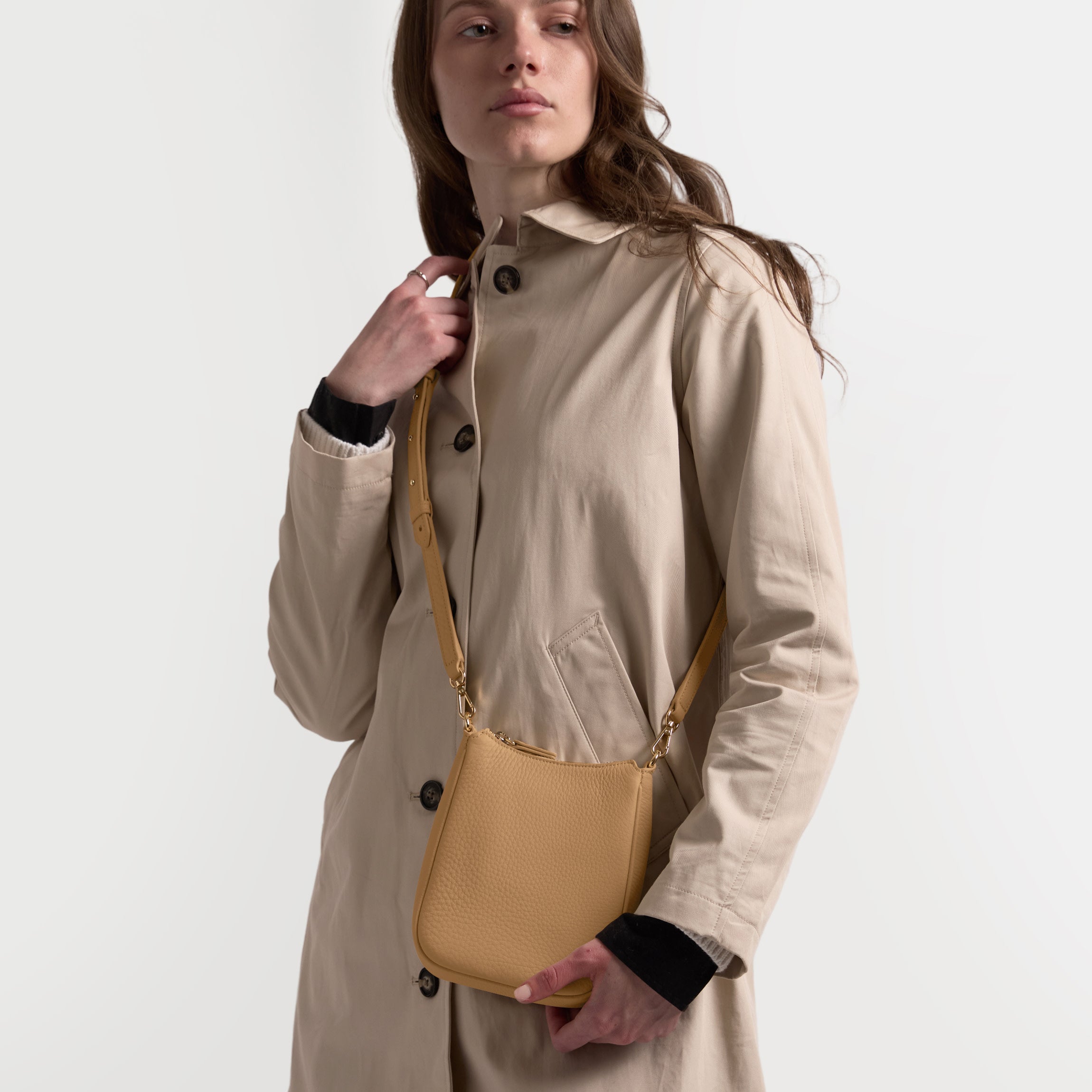Greta Chain Vertical Sling | Full grain leather, modern hands-free