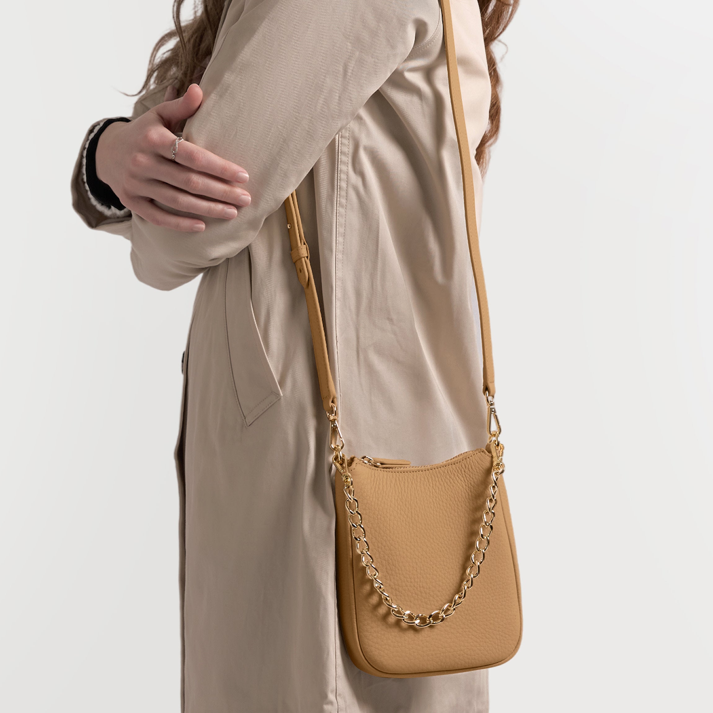Greta Chain Vertical Sling | Full grain leather, modern hands-free