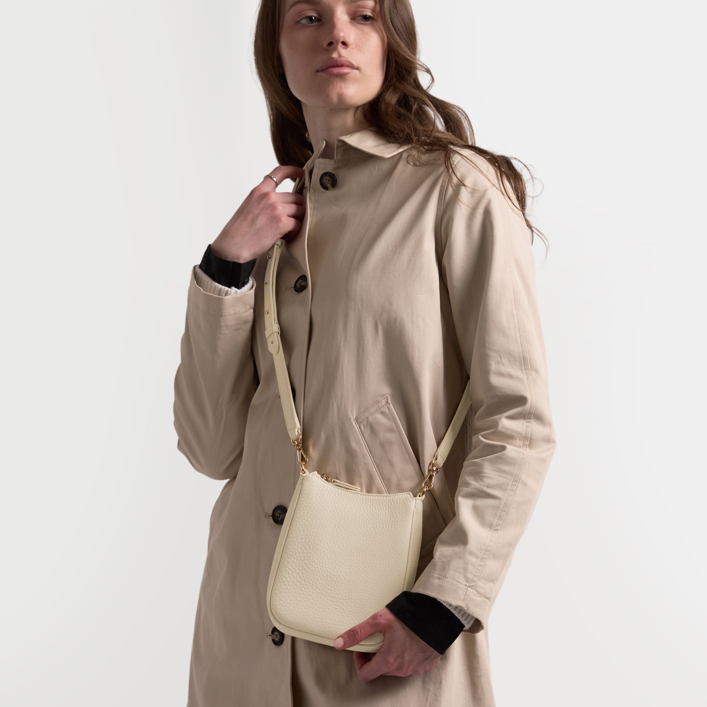 Greta Chain Vertical Sling | Full grain leather, modern hands-free