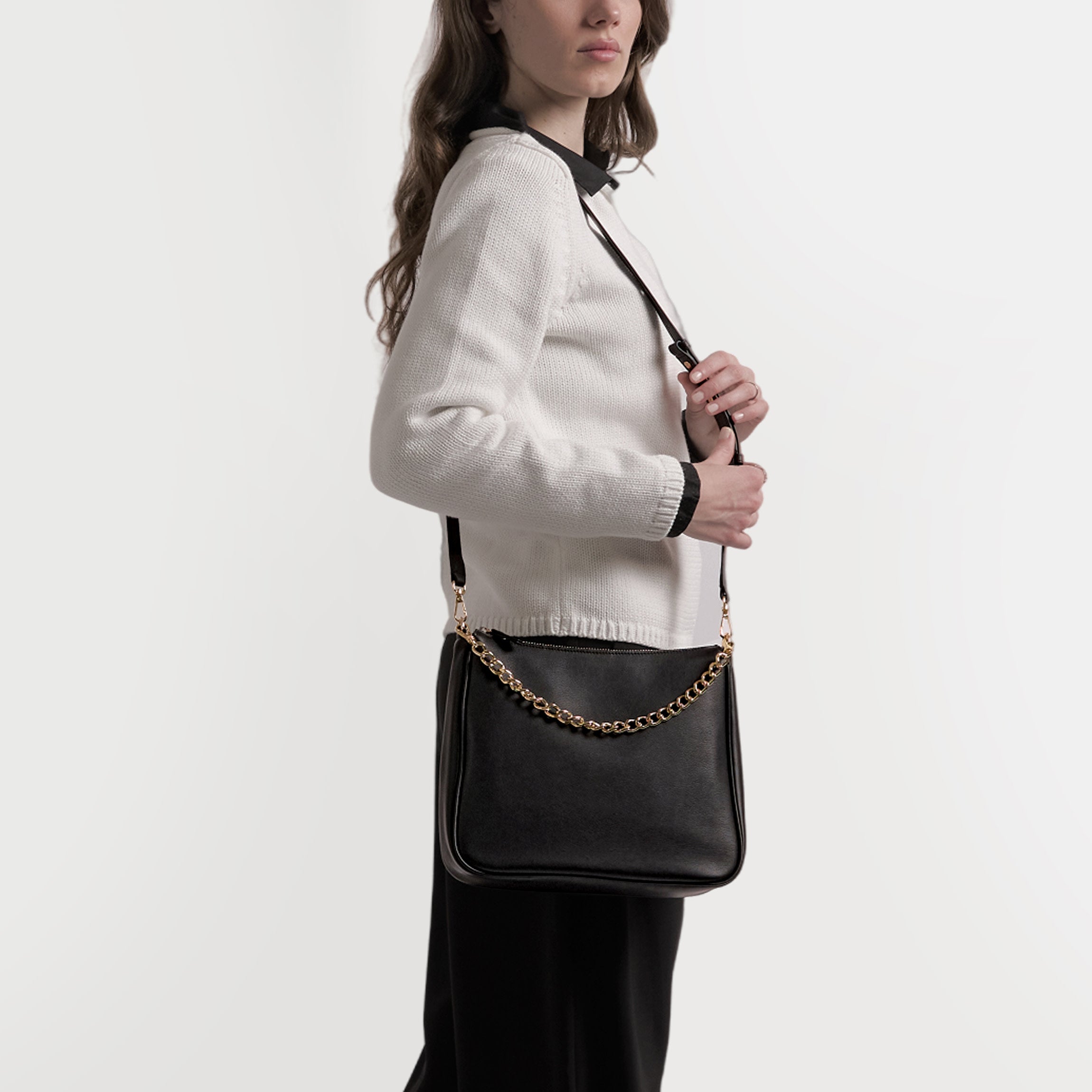 Greta Chain Medium Crossbody | Full grain leather, chic and