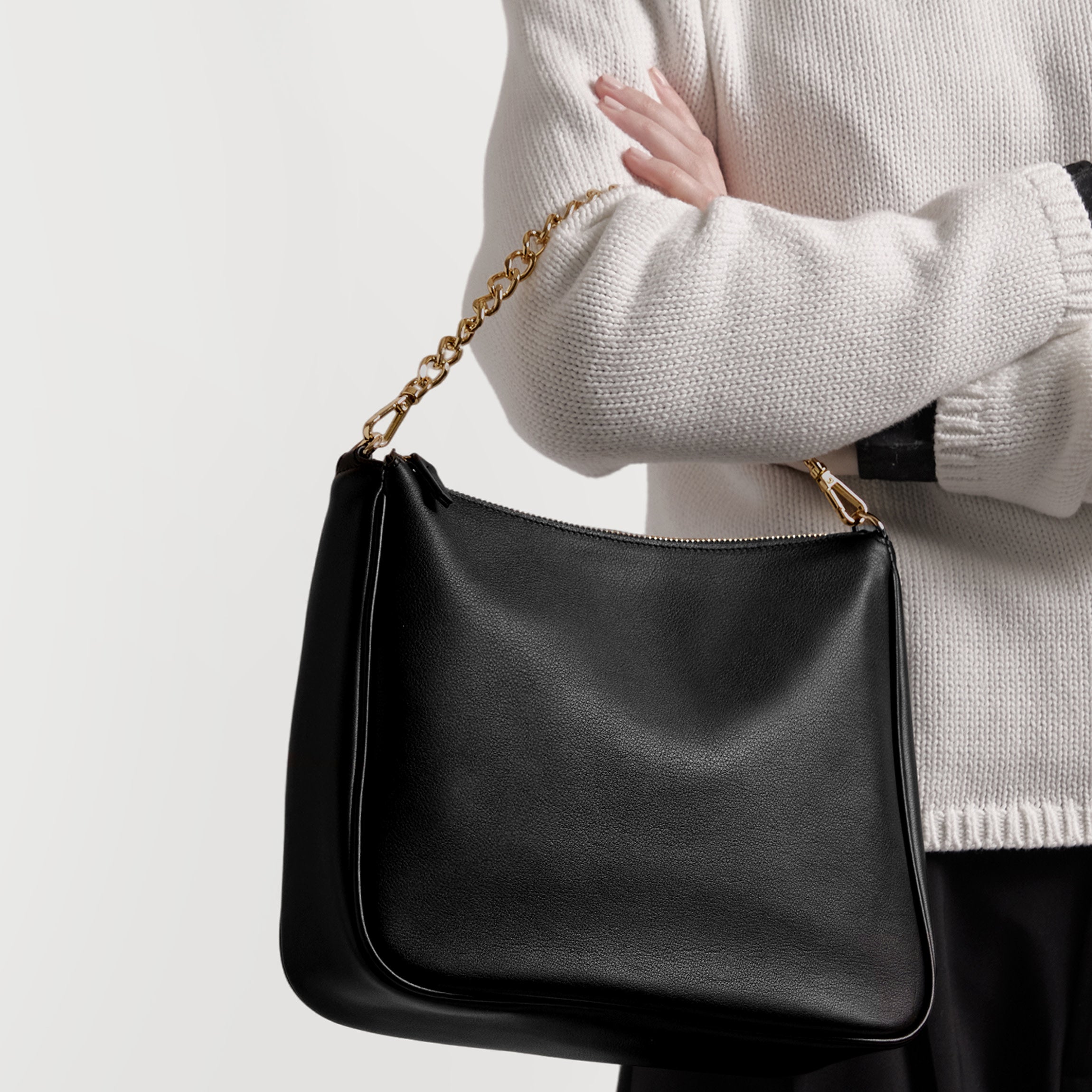 Greta Chain Medium Crossbody | Full grain leather, chic and