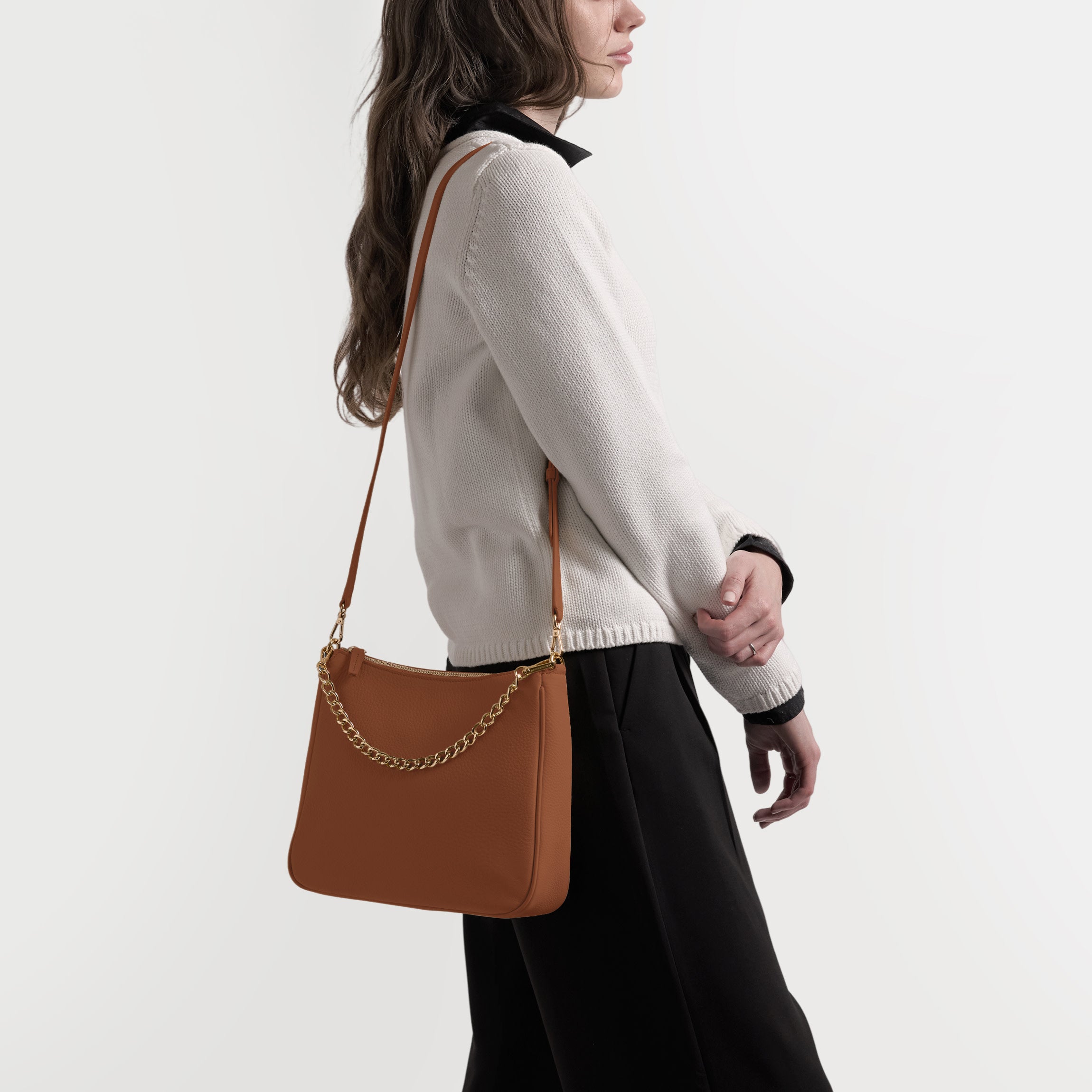 Greta Chain Medium Crossbody | Full grain leather, chic and