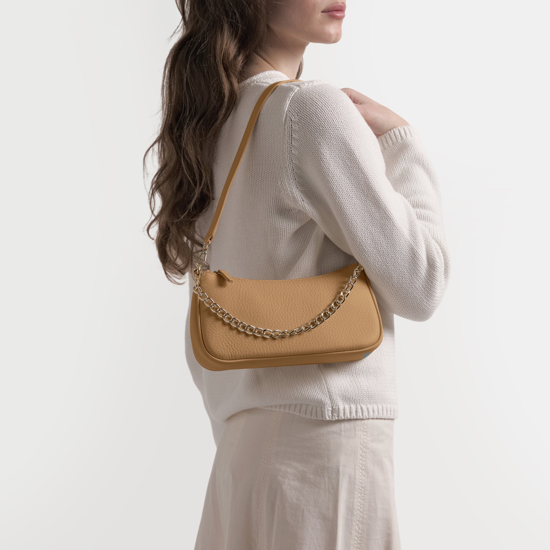 Greta Chain Small Pochette | Full grain leather, compact and chic