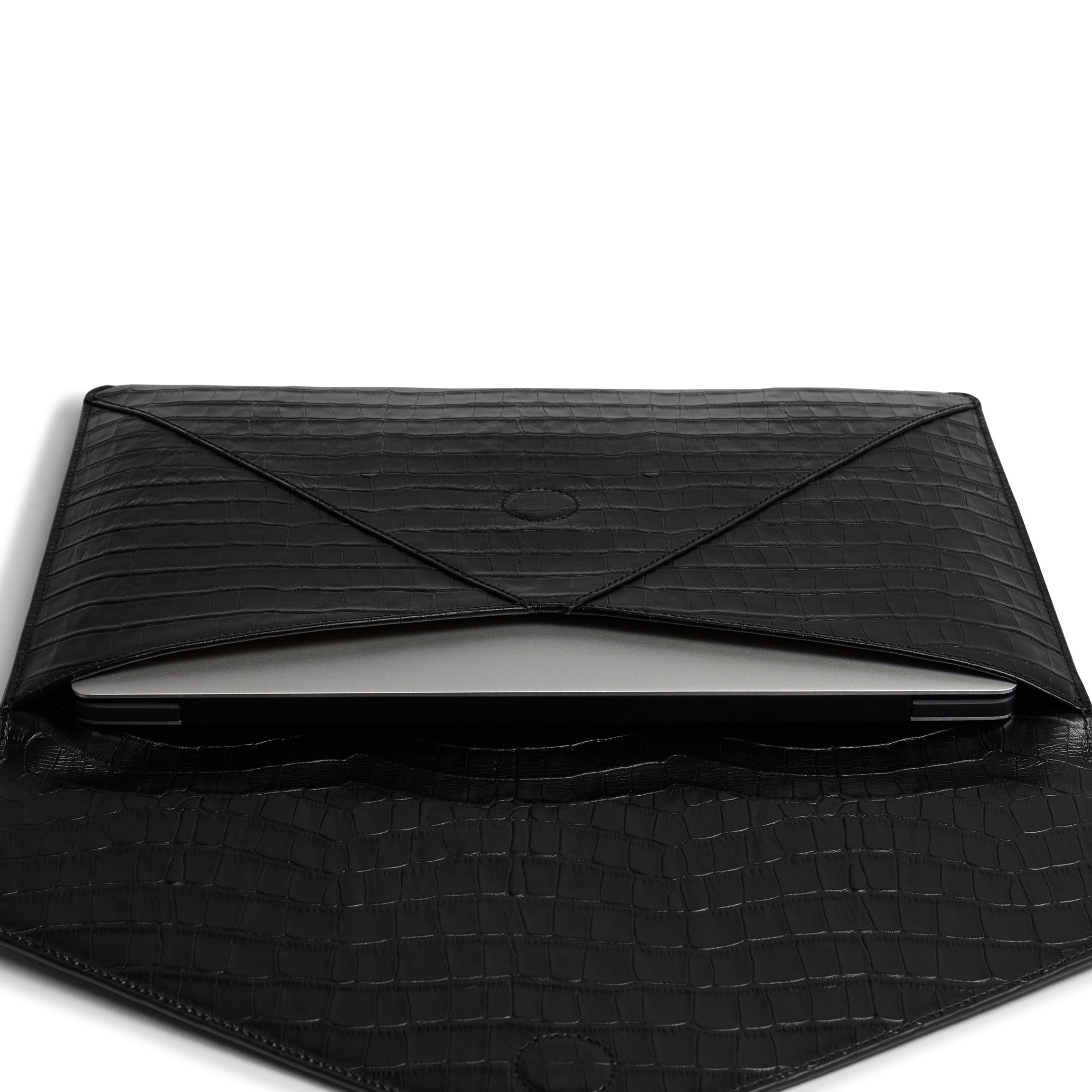 Pochette Enveloppe-Bracelet BCBG MAX AZRIA En Simili Cuir Croco – Noir, Neuf Avec Étiquettes, Style Wristlet