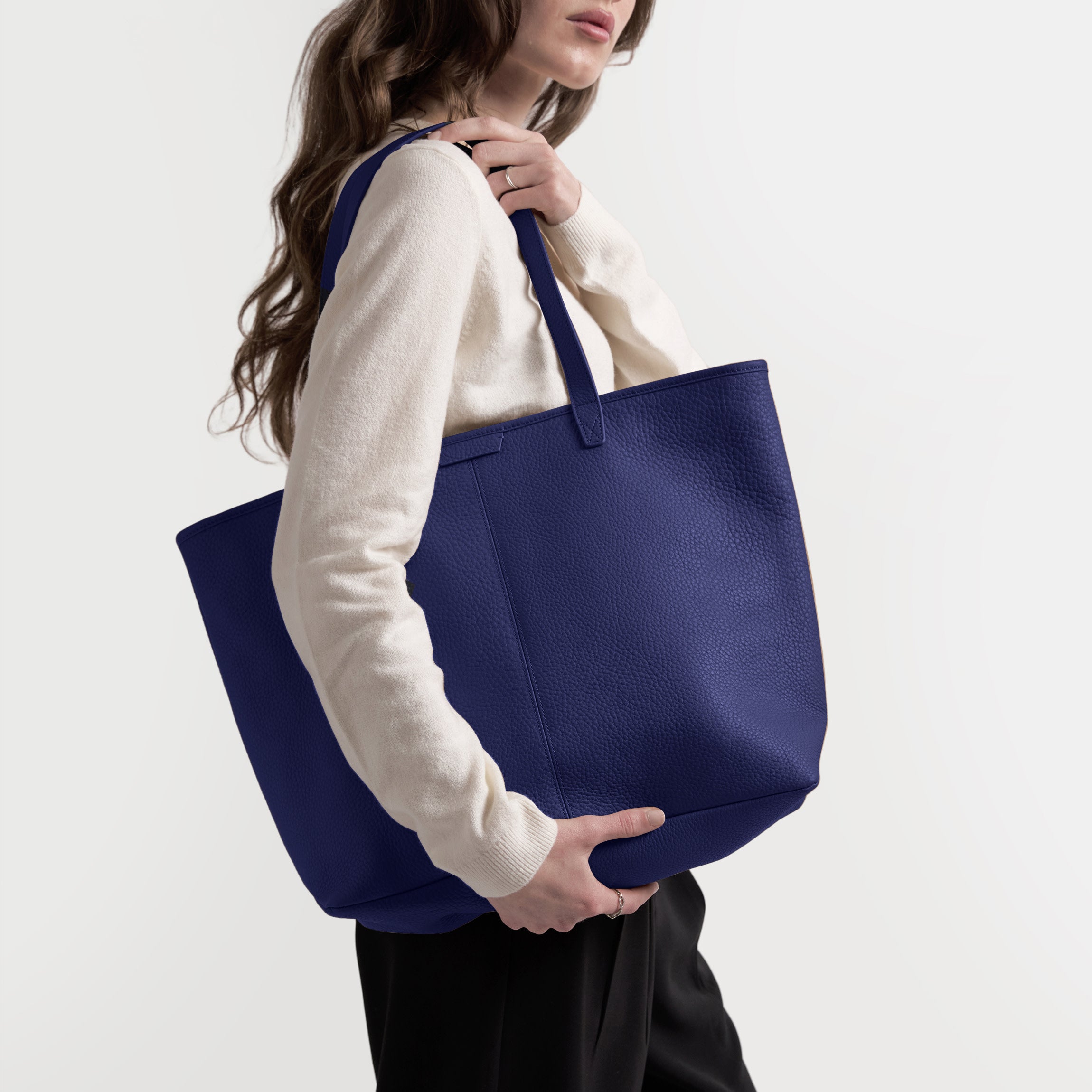 Large Zippered Downtown Tote | Full grain leather, spacious and 