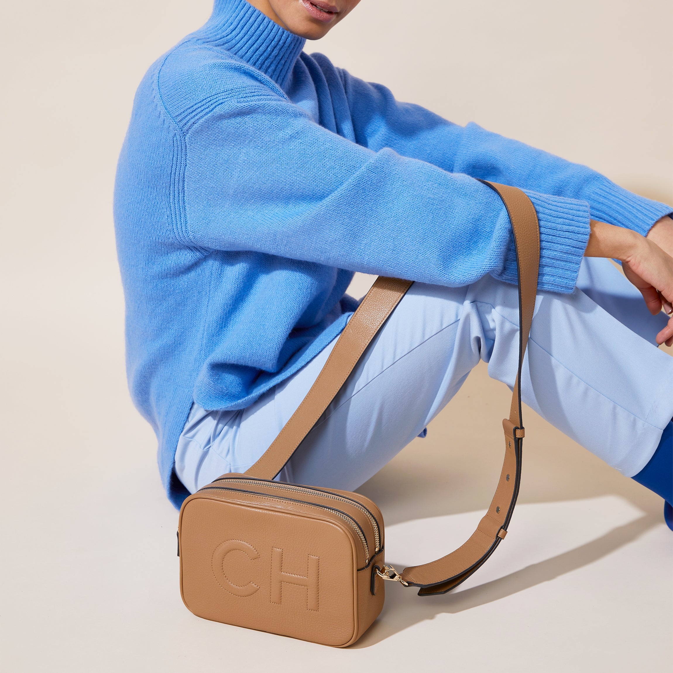 oira バック Meadow Double Zip Camera Bag | Full grain leather, secure camera