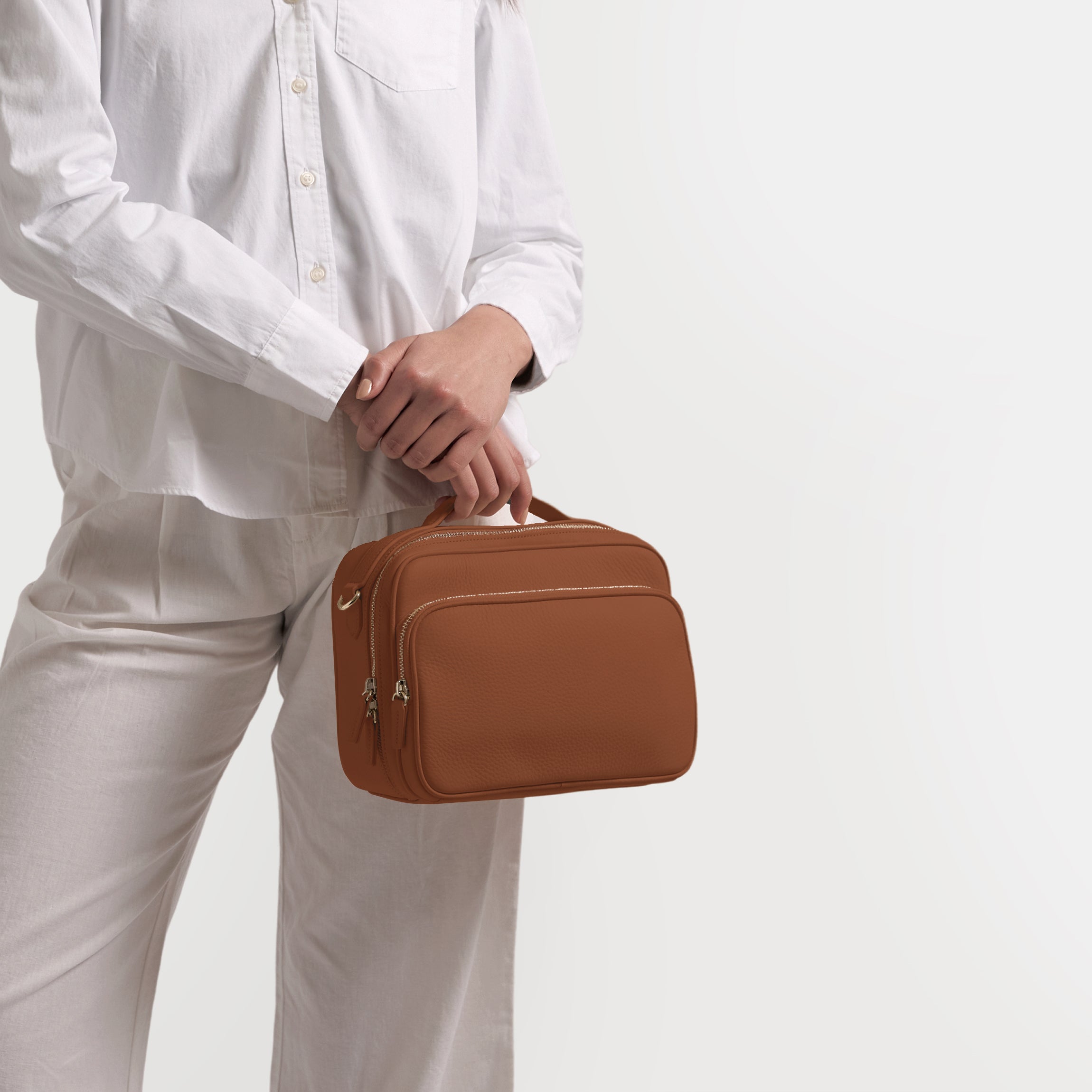 Smoothmood ブラウン ショルダーバッグ Meadow Large Satchel | Full grain leather, functional and chic