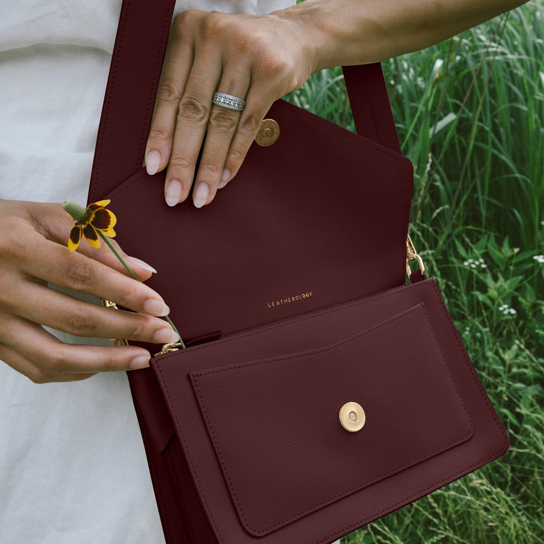 Medium-Willow-Envelope-Bag-Red-890-369-1