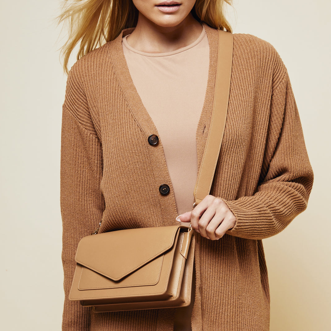 Medium-Willow-Envelope-Bag-Tan-890-359-1