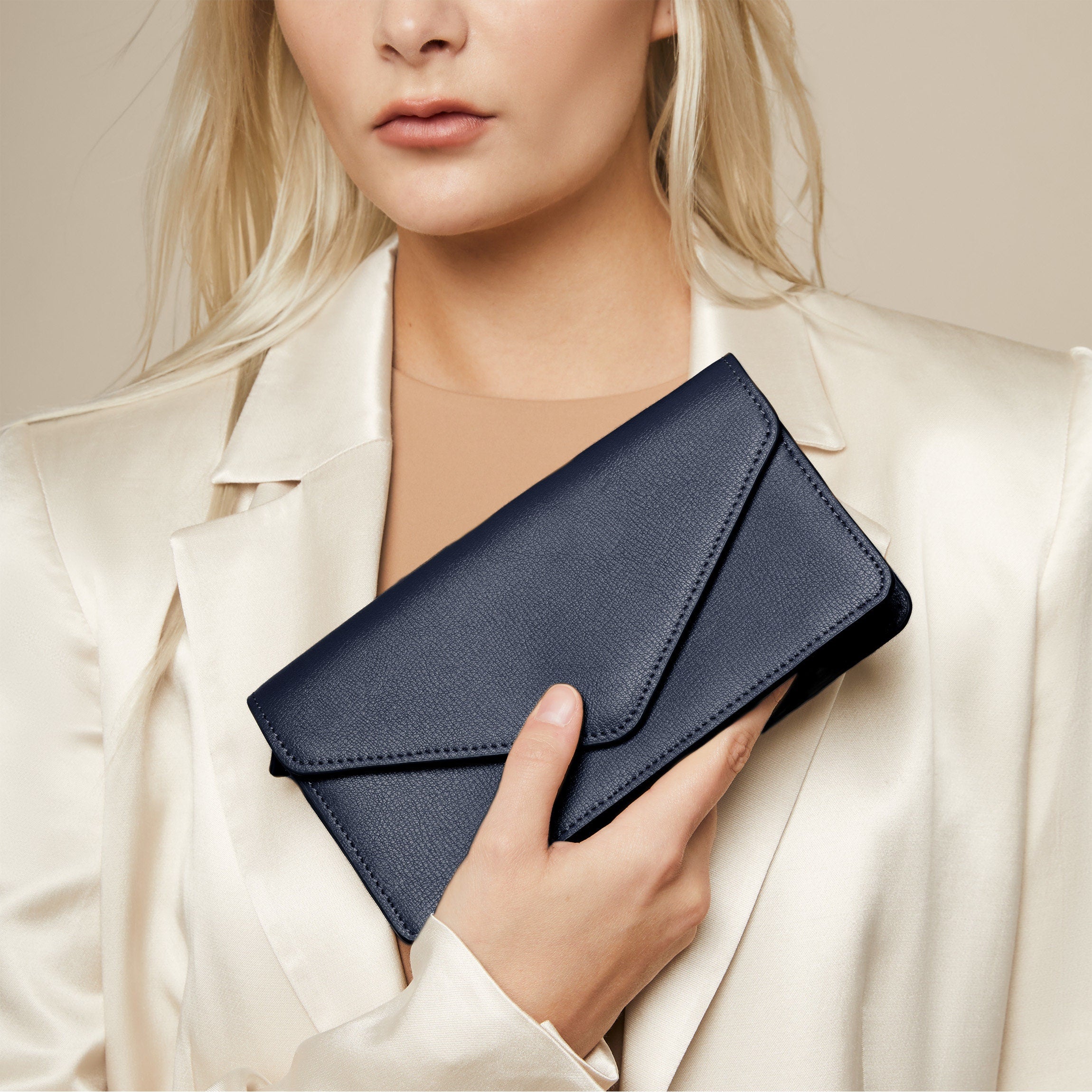 Small Willow Wallet on a Chain | Full grain leather, versatile