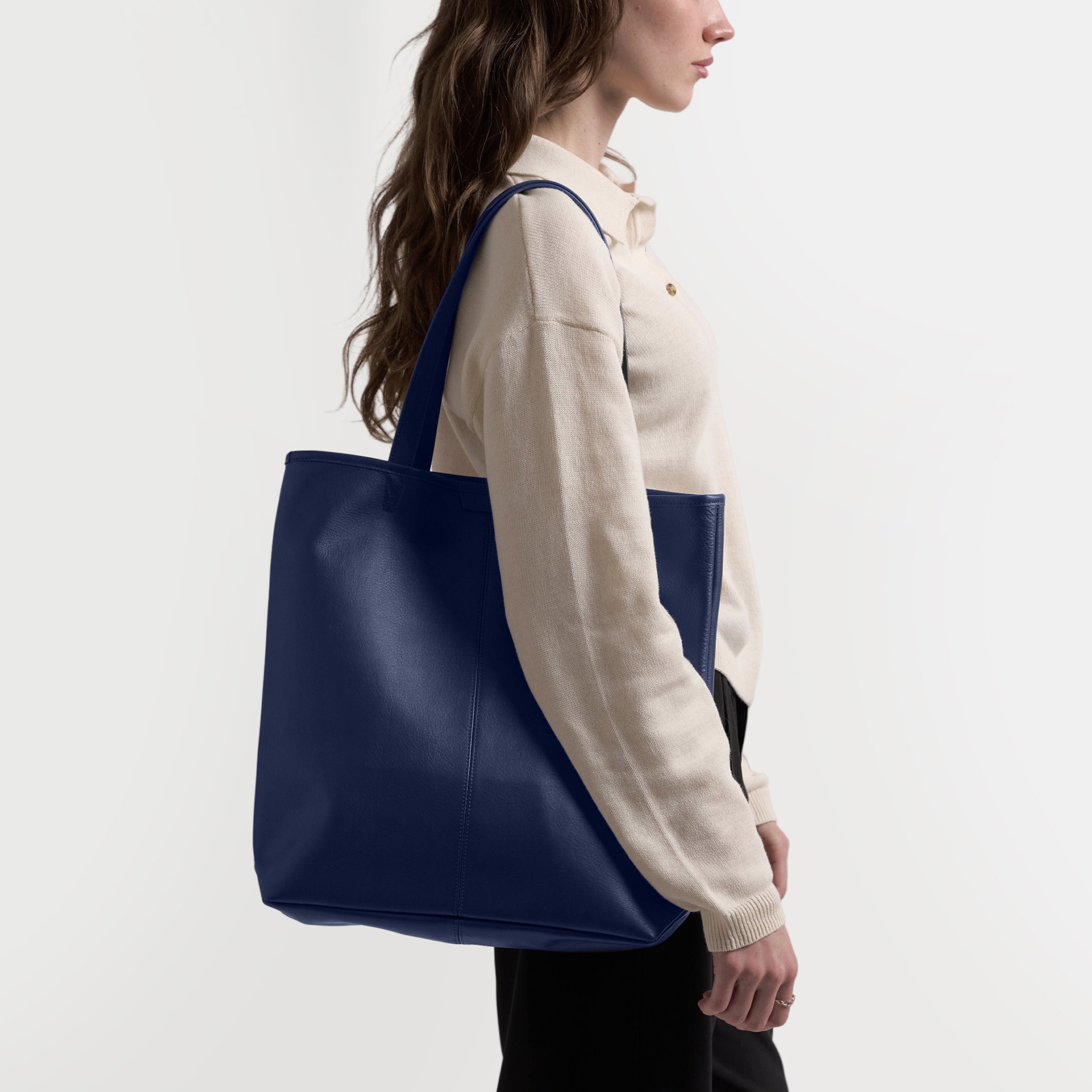 Uptown Vertical Tote | Full grain leather, chic everyday bag