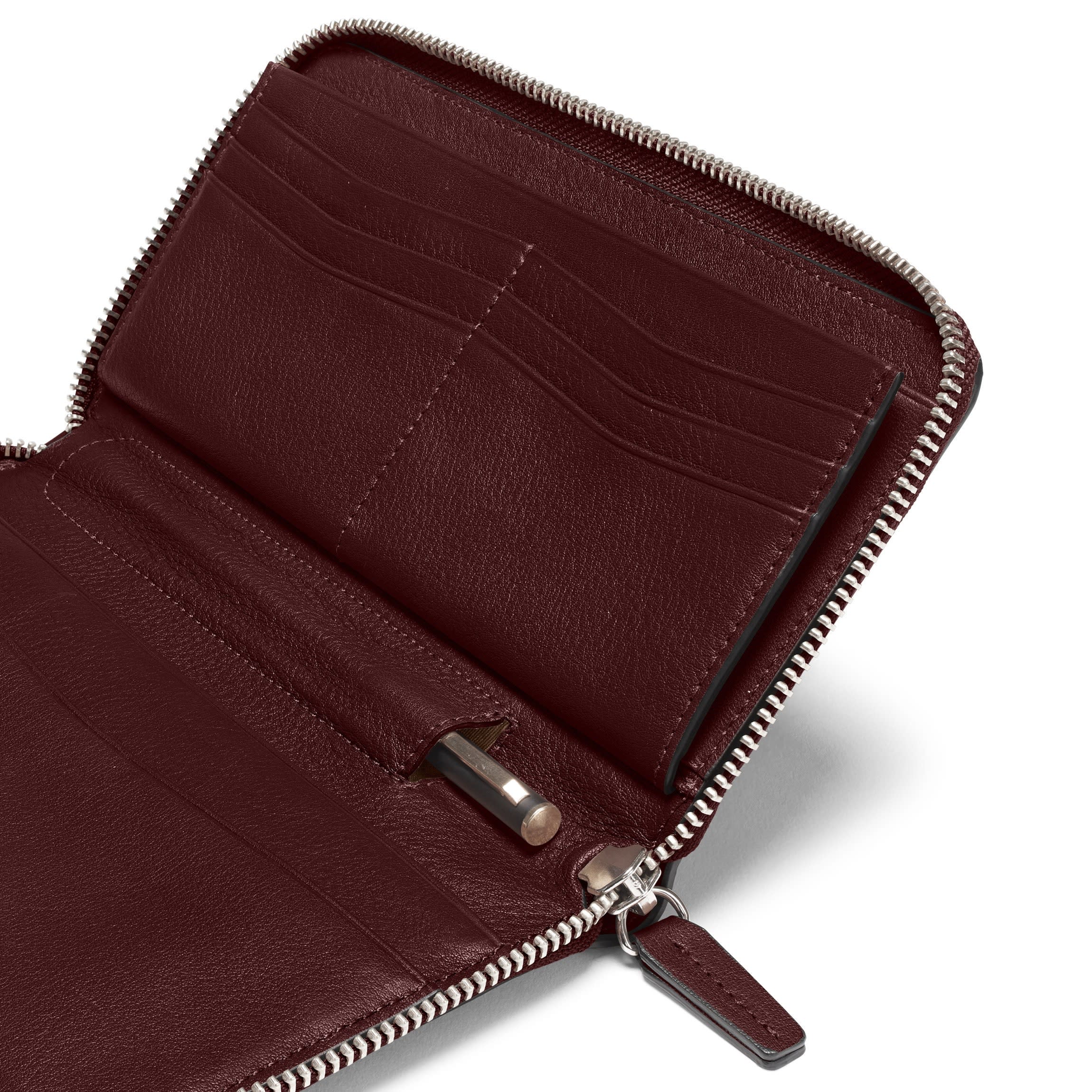 Windsor Flat Zip Wallet | Full grain leather, sleek and practical