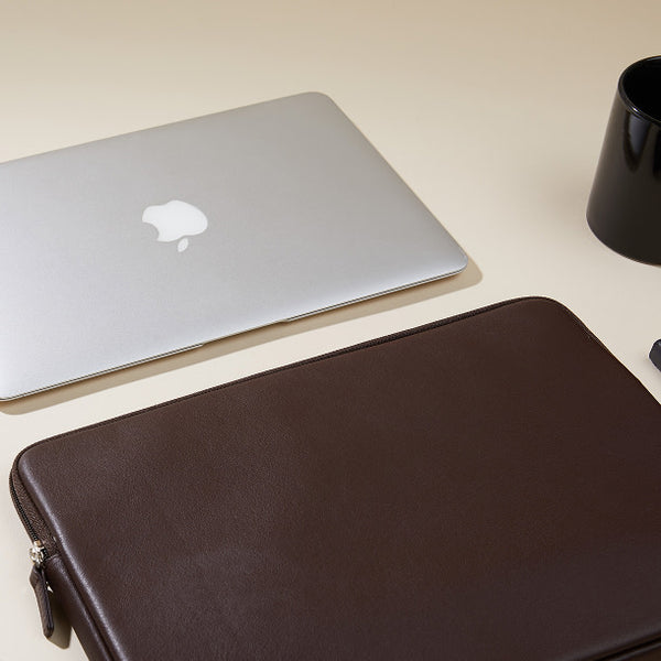 13 Inch MacBook Sleeve | Full grain leather, slim tech case