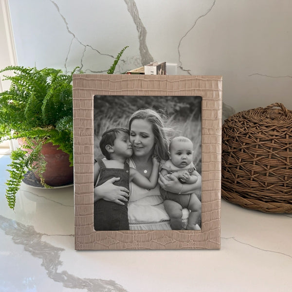 8x10 Photo Frame | Full grain leather, classic keepsake display
