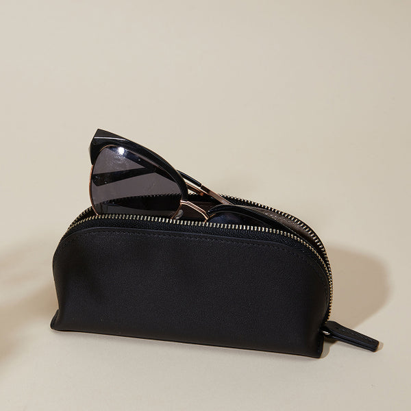 Travel Makeup Pouch | Full grain leather, portable beauty storage